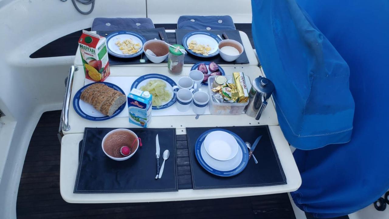 2 Nuits Insolites & 1 Excursion Voile A Bord Du Voilier Mori Ora โมโอเรอา ภายนอก รูปภาพ